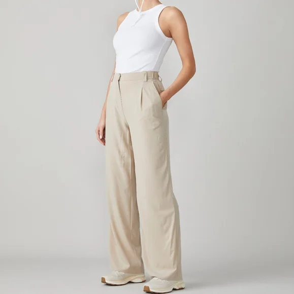 Tilley NWT Tech Slk Womens Wide Leg Tan Pants Size XL Lightweight Wicking - Picture 1 of 11